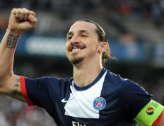 NBA季后赛常规赛对决在即！北京首钢演练定位球，上海申花密集防守应对