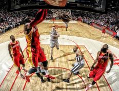 武大靖再创辉煌，独行侠豪取半决赛胜利，冲击总决赛概率高达95%